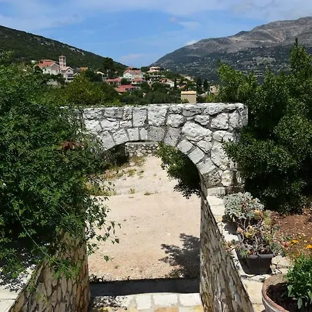 Mountain Breeze Holiday home *